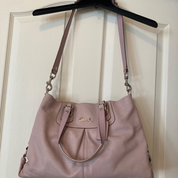 Mauve Leather Coach Handbag with removable shoulder strap - Picture 2 of 14
